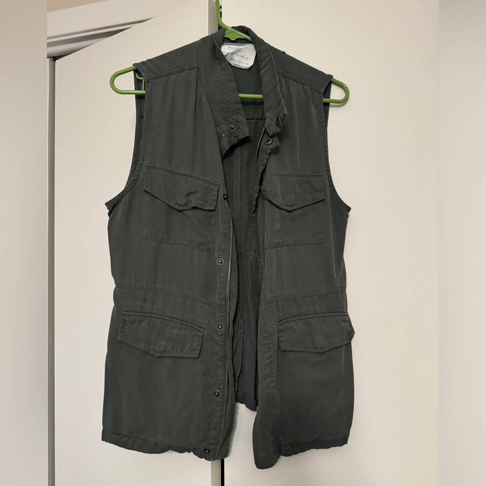 Army green cargo vest, cotton